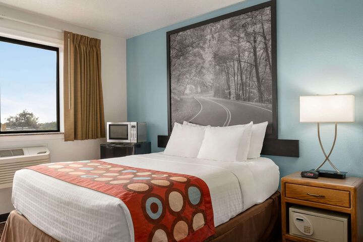 Room 32 of 41