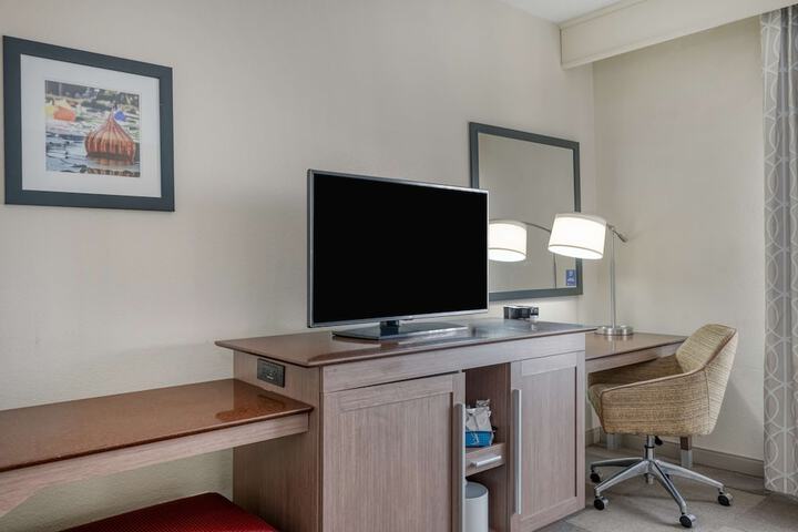 Room 10 of 32