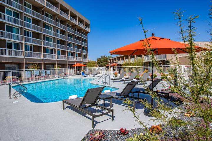 Holiday Inn Oxnard – Ventura by IHG