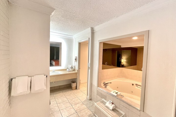 Room 9 of 33