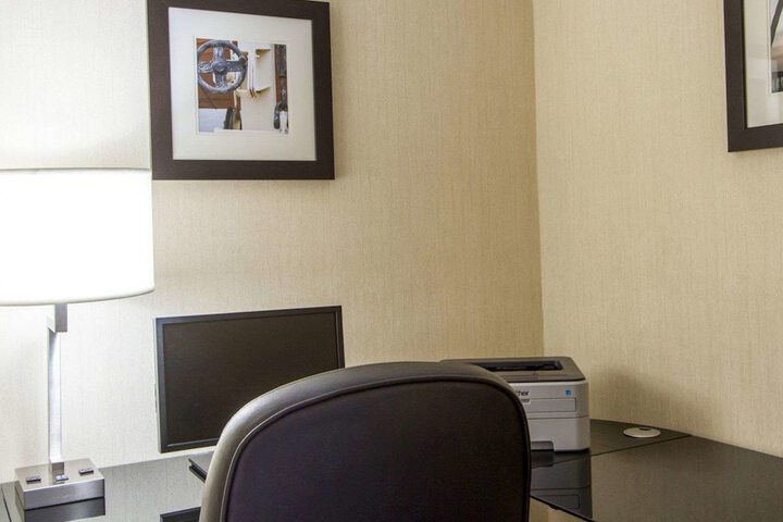 Business Center 72 of 78
