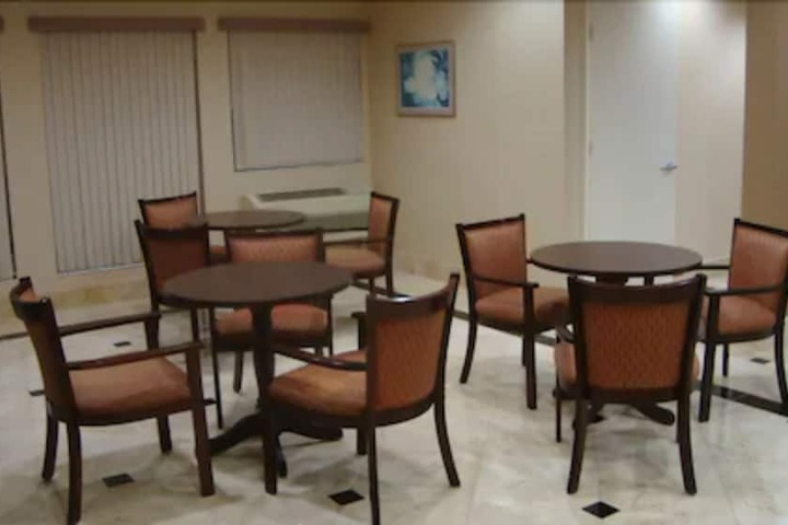 Dining 18 of 18