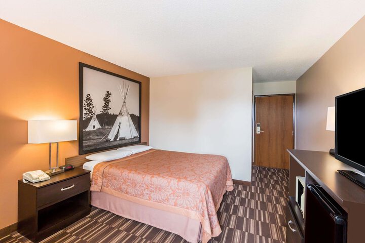 Room 8 of 16