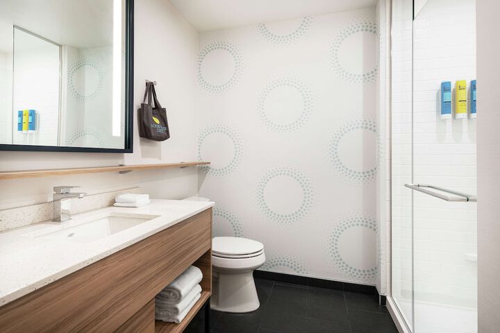 Room 15 of 34