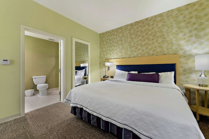 Room 27 of 71