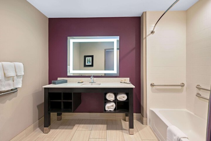 La Quinta Inn & Suites by Wyndham West Monroe