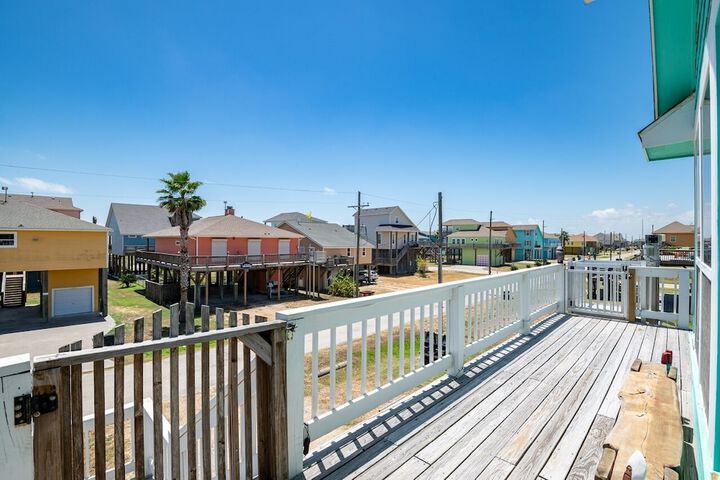 Sunrise Paradise 3 Bedroom Home by RedAwning