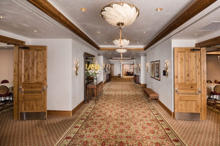 Ballroom/Hall 396 of 450