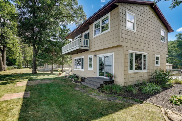 Lakefront Chippewa Falls Haven w / Private Deck!