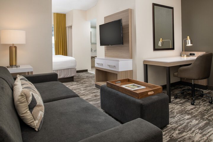 Room 10 of 28