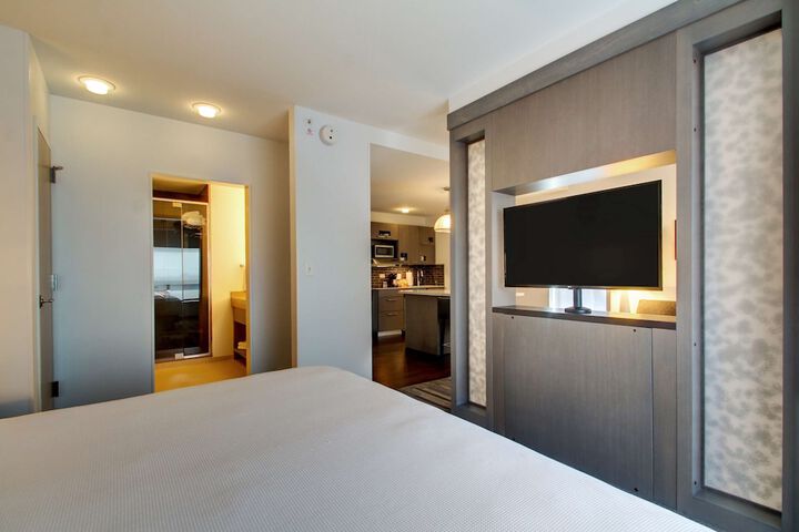 Room 25 of 62