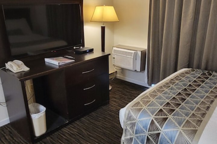 Room 27 of 43