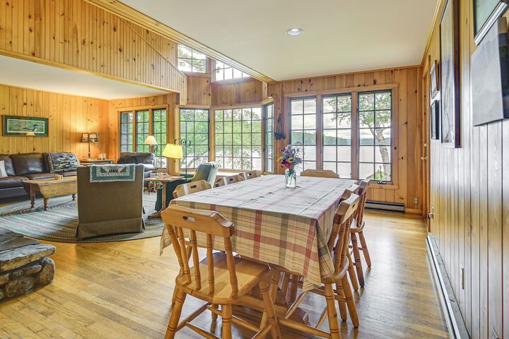 Lakefront Escape w / Deck & Kayaks in Lovell!