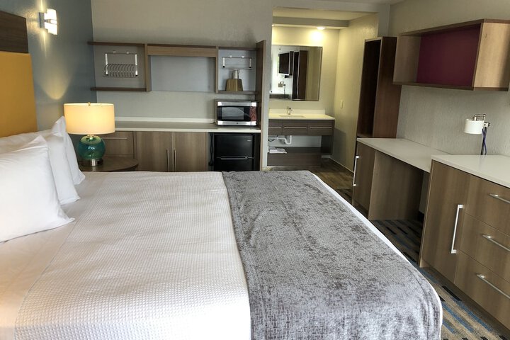 Room 13 of 38