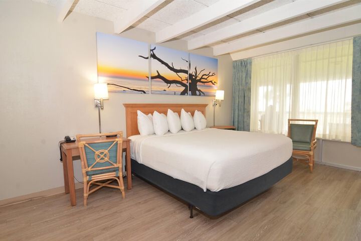 Days Inn & Suites by Wyndham Jekyll Island