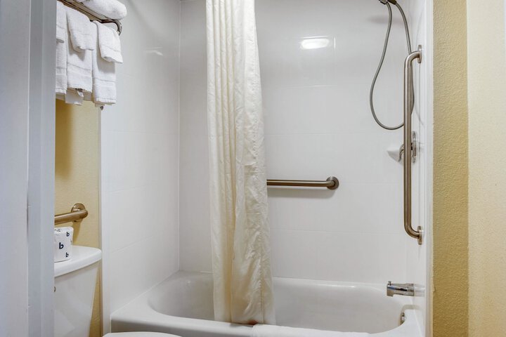 Room 21 of 32