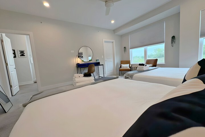 Modern 4BR with Parking - WV rep 4