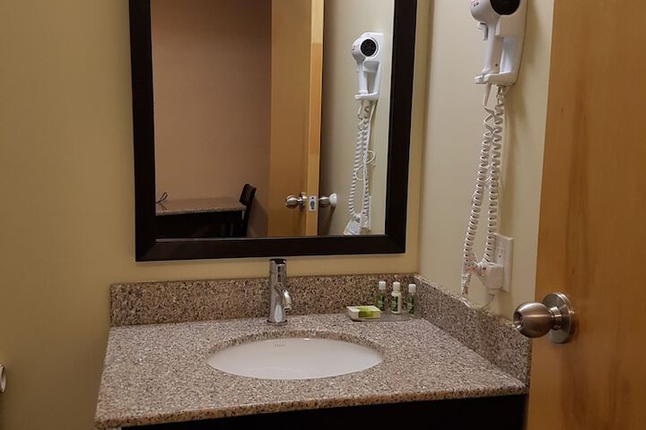 Room 18 of 38