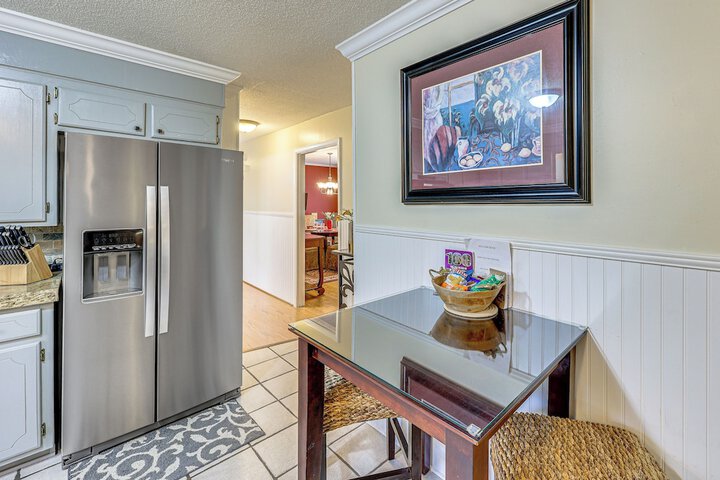 Sunroom & Yard: Charming Hot Springs Home!