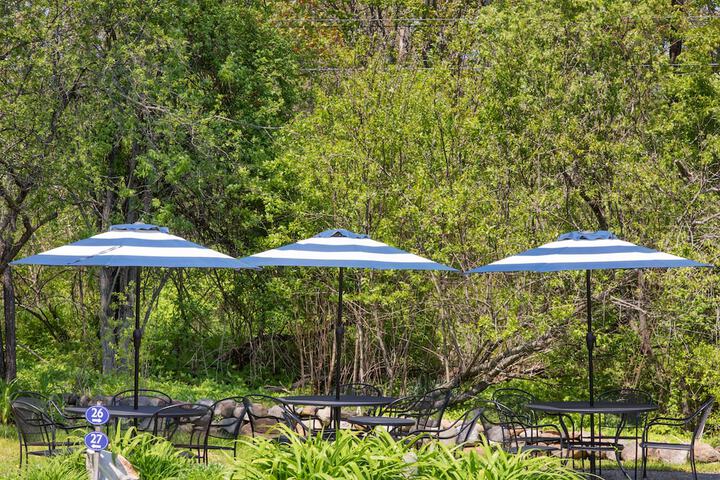 Glen Cove Inn & Suites