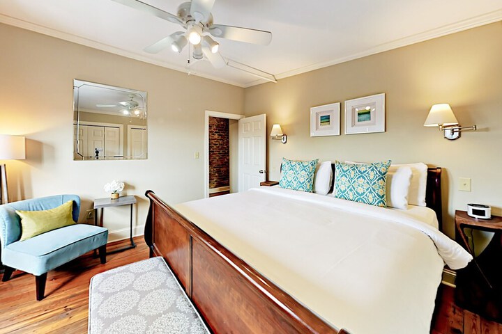 Room 9 of 25