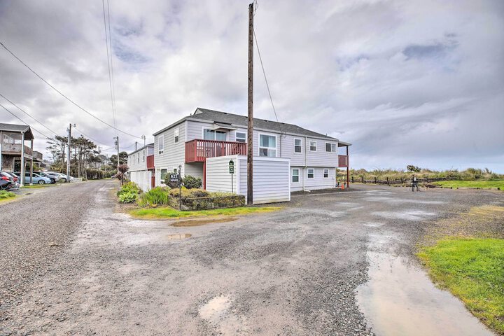 Rockaway Beach Condo - Beach Access Nearby!