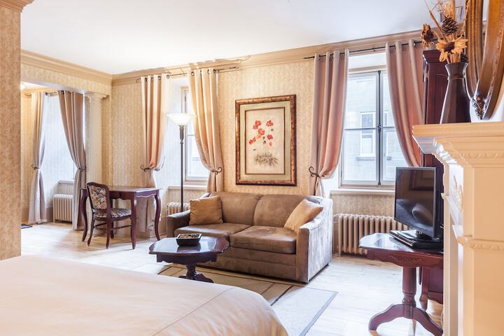 Room 10 of 24