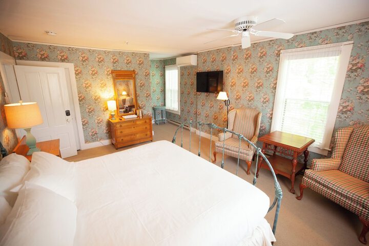 Room 33 of 40