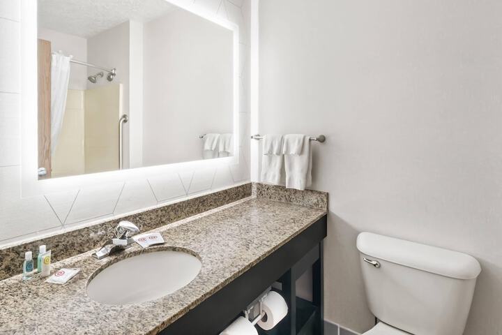 Comfort Suites Clackamas