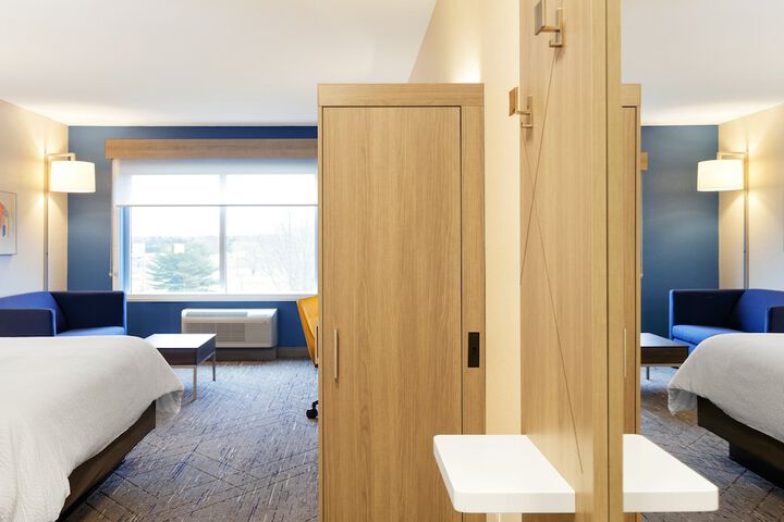 Room 10 of 29
