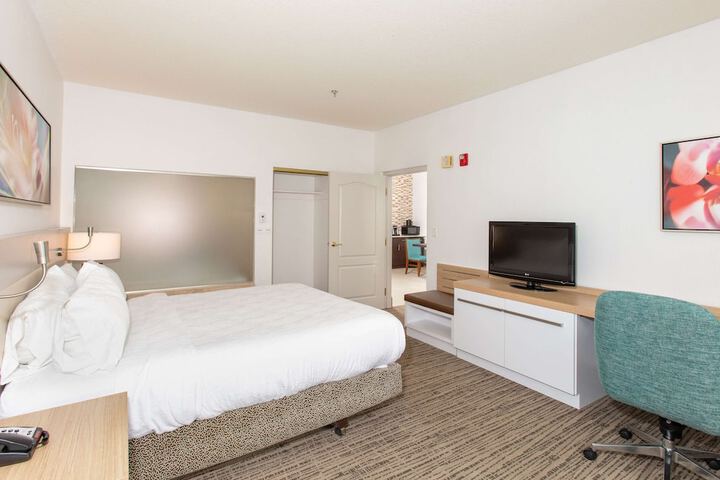 Room 32 of 66