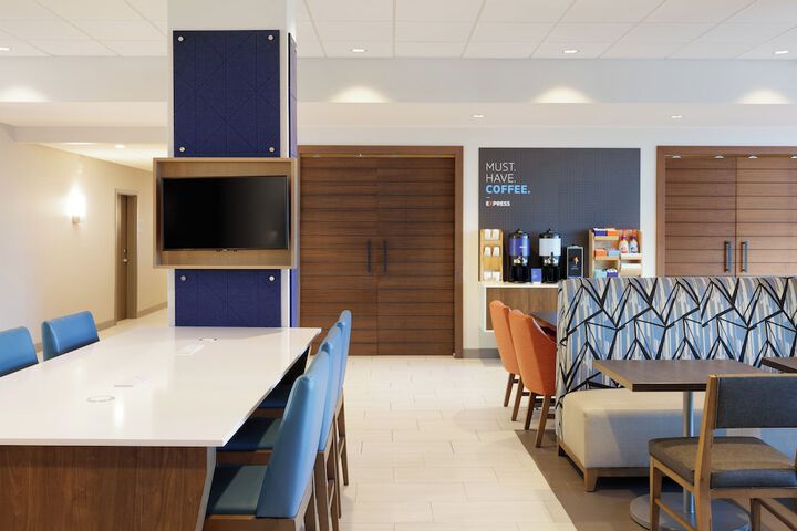 Holiday Inn Express & Suites Stevensville Benton Harbor by IHG