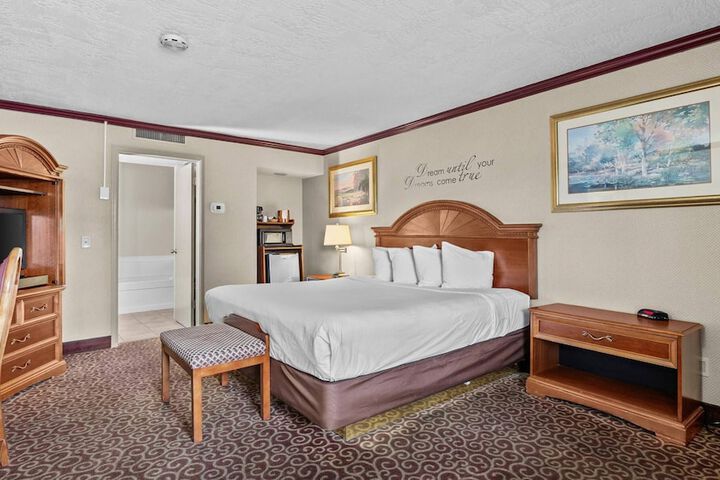 Red Arrow Inn & Suites a Travelodge by Wyndham