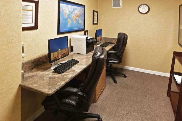 Business Center 39 of 39