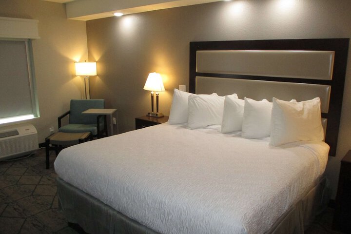 Room 13 of 28