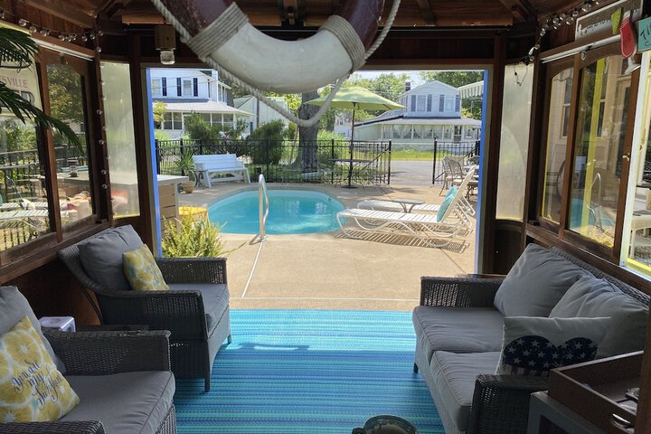 Colonial Beach Plaza Bed & Breakfast