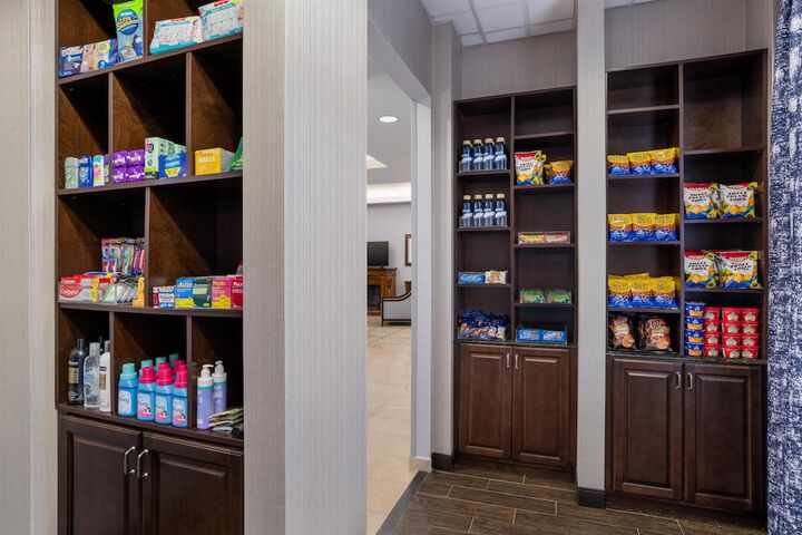 Hampton Inn & Suites Rockville Centre