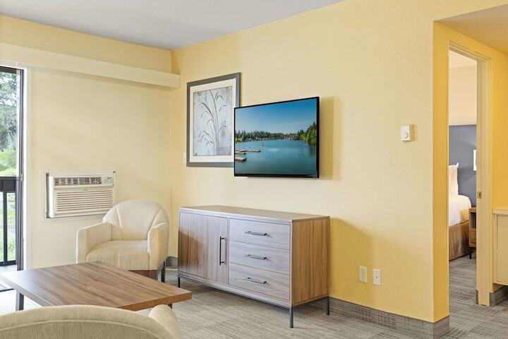 Lakeshore Inn