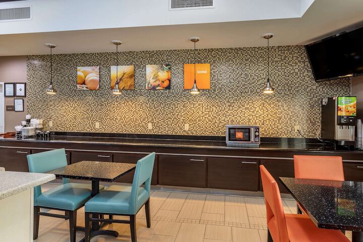 Comfort Inn & Suites Cleveland TX
