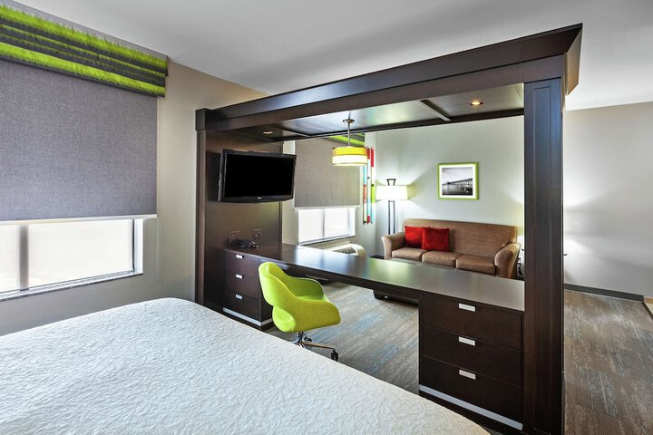 Room 13 of 32