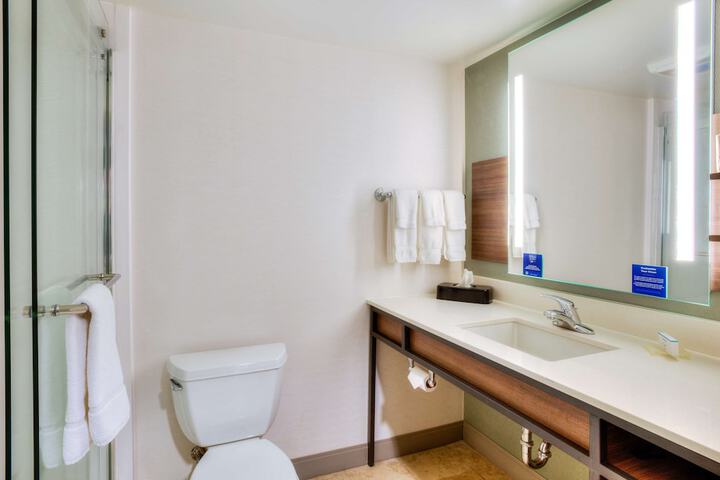 Room 8 of 22