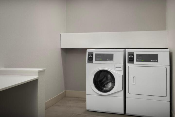 Holiday Inn Express & Suites Birmingham North - Fultondale by IHG
