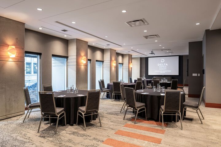 Delta Hotels by Marriott Vancouver Downtown Suites - Downtown Vancouver
