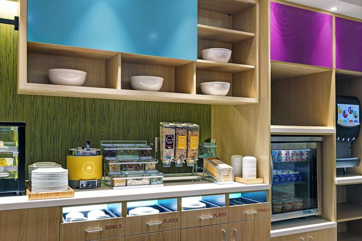 Breakfast/Coffee Service 27 of 34