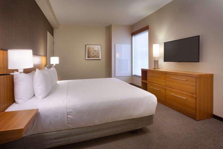 Room 32 of 66