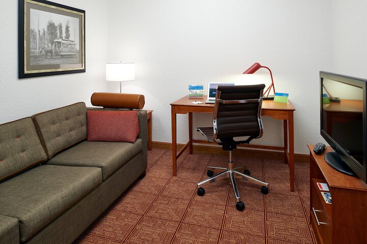 Room 21 of 27