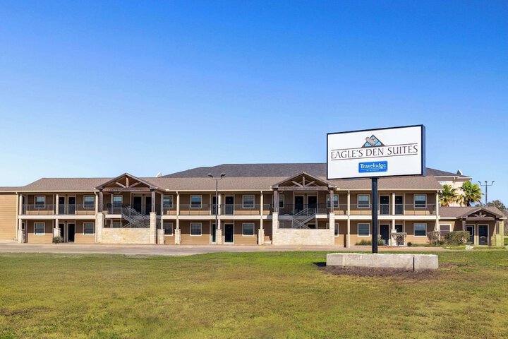 Eagles Den Suites Kenedy a Travelodge by Wyndham