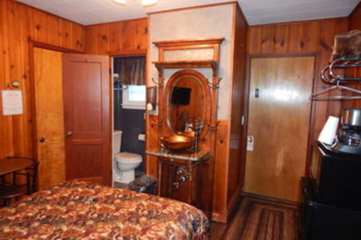 Brookside Motel