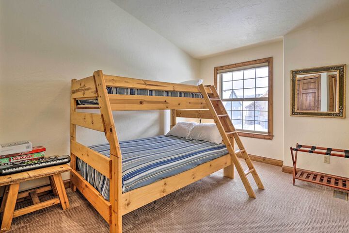 Luxe Rocky Mtn Retreat w / Hot Tub - by Winter Park