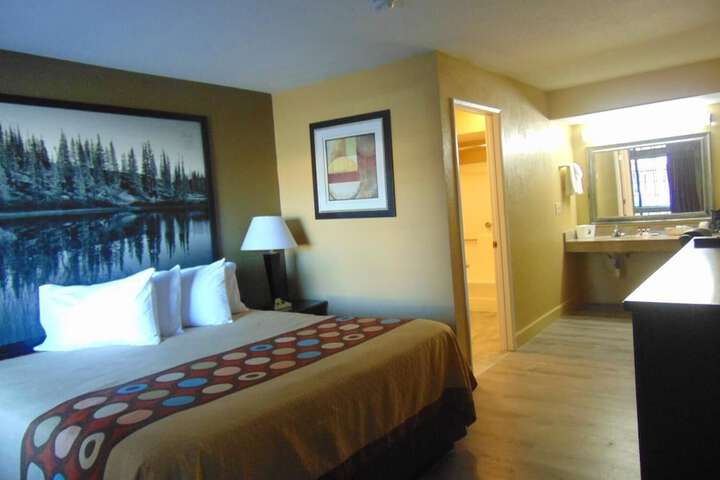Room 16 of 30